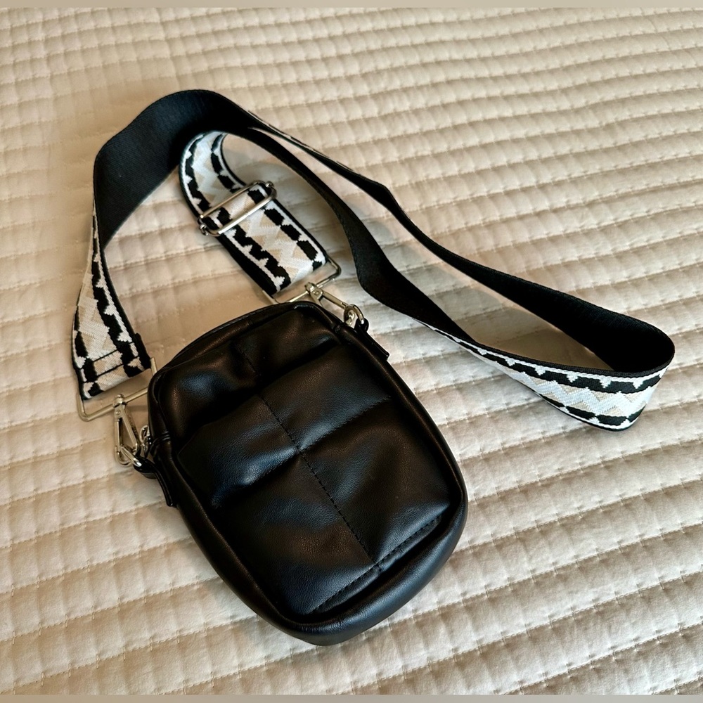 Black Quilted Crossbody Bag Mini Puffer Vegan Leather Wide Strap Trendy - Picture 4 of 4